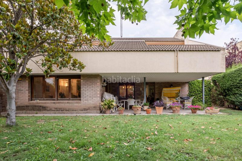 Foto 0d705063-d953-4616-aeab-596dfbf68f8a. Chalet con riscaldamento parcheggio piscina in La Almozara Zaragoza