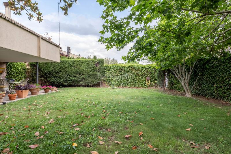 Foto 182536d5-e29f-4b06-9b48-4b94abc28da7. Chalet con riscaldamento parcheggio piscina in La Almozara Zaragoza