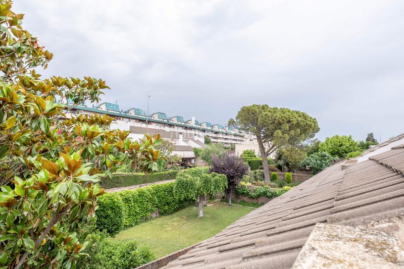 Foto 5368799b-cdff-440a-bf53-51ef33398f99. Chalet con riscaldamento parcheggio piscina in La Almozara Zaragoza