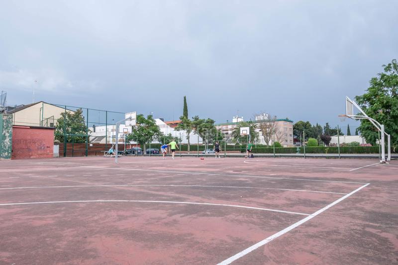 Foto 8d61b255-60db-4b03-ac53-351ea2bbe0a0. Chalet con riscaldamento parcheggio piscina in La Almozara Zaragoza