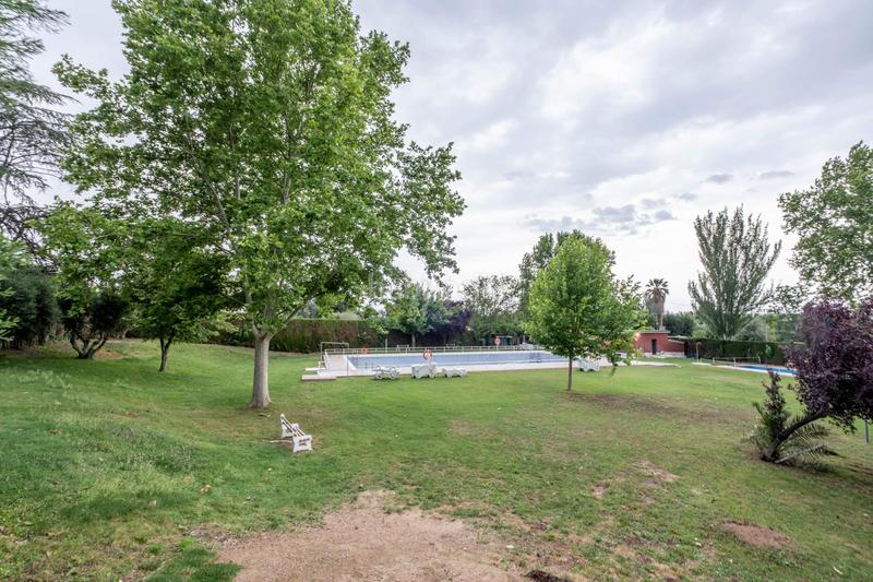 Foto a5d5d5d1-0016-4345-bb0b-3539eb7c044d. Chalet con riscaldamento parcheggio piscina in La Almozara Zaragoza