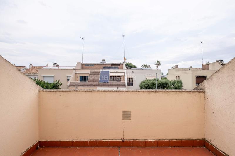 Foto c15aaeed-f2fd-432c-b270-b1ff1a9f33c1. Chalet con riscaldamento parcheggio piscina in La Almozara Zaragoza