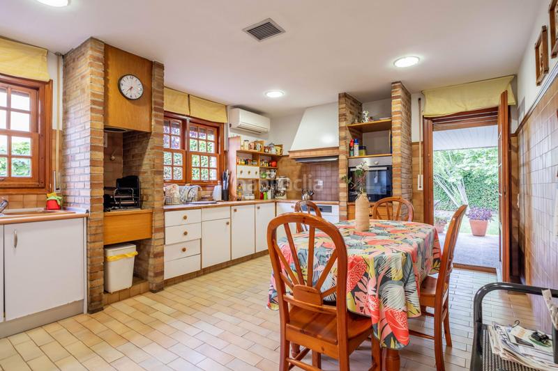 Foto c9f1f625-cc6e-4ccd-8c3b-7f1d0d710973. Chalet con riscaldamento parcheggio piscina in La Almozara Zaragoza