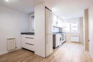 Rent Flat in Gutierrez mellado 17. Piso a estrenar con garaje y trastero en aragonia