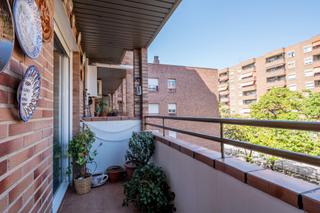 Appartement à Calle nicolás guillén 4. Tu nuevo hogar en el actur, con garaje y trastero