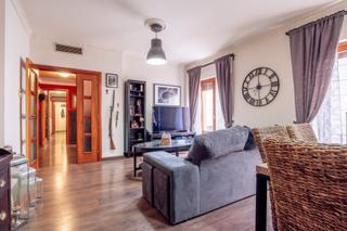 Appartement à Calle de la manifestación 15. Encanto histórico y luz natural en el corazón de zaragoza