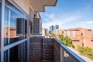 Appartement  Calle de león felipe 17. Actur. piso de 4 dormitorios y 2 baños con garaje y trastero