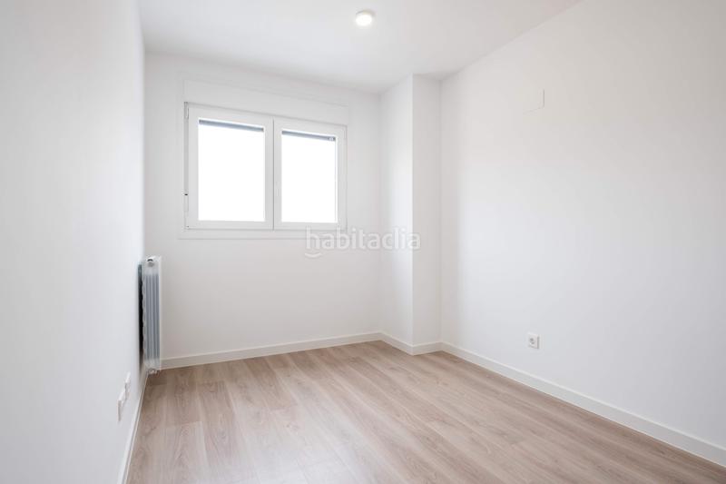 Foto 0fa1ab40-d706-49c2-ad62-1a9c6a6447b0. Alquiler piso amplio piso de obra nueva en Rosales del Canal en Zaragoza