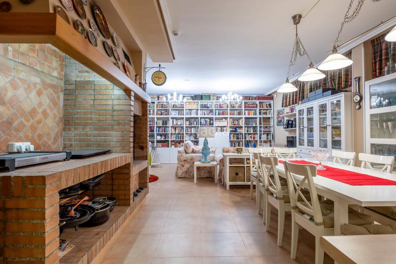 Foto 46fb85b0-6554-4af0-af00-cd1a059f2d32. Casa a schiera con riscaldamento parcheggio piscina in Zaragoza