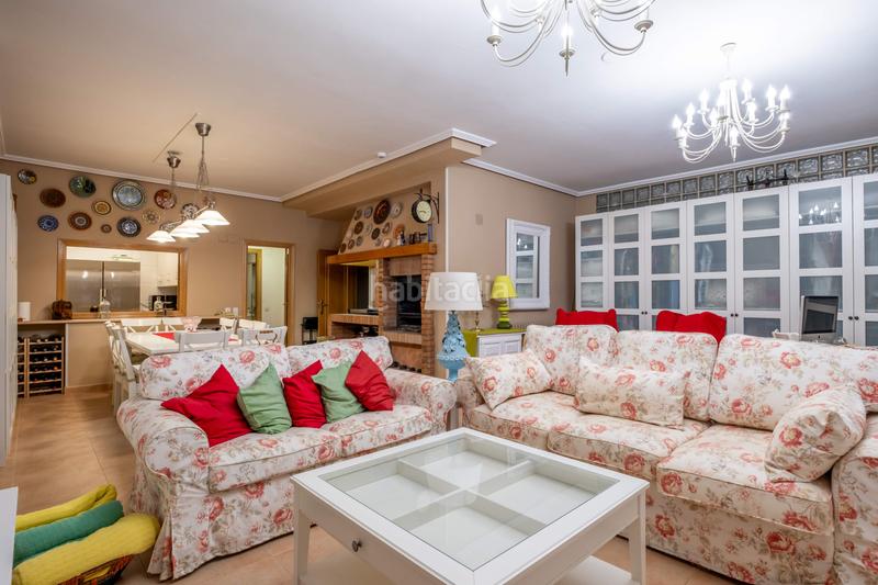 Foto 91536219-4d1e-4cef-9735-c5ed5b5bebd2. Casa a schiera con riscaldamento parcheggio piscina in Zaragoza