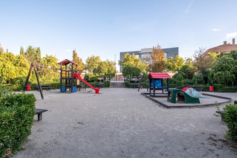 Foto c8ac50d7-64f6-4700-a8e8-55f5894586b9. Casa a schiera con riscaldamento parcheggio piscina in Zaragoza