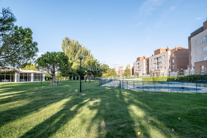 Foto f3fbc78a-eac1-48c9-89e1-1034ed0a72e5. Casa a schiera con riscaldamento parcheggio piscina in Zaragoza