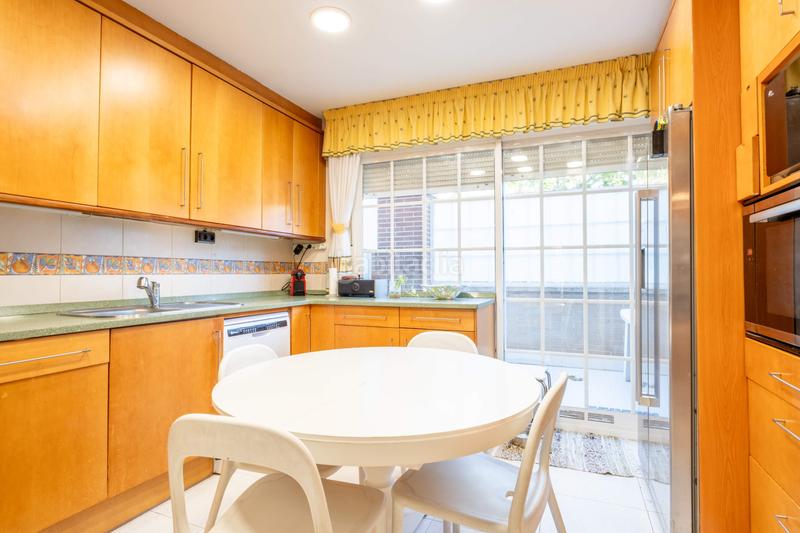 Foto f6cc7d37-97f5-42fc-b1dd-76facd970d08. Casa a schiera con riscaldamento parcheggio piscina in Zaragoza