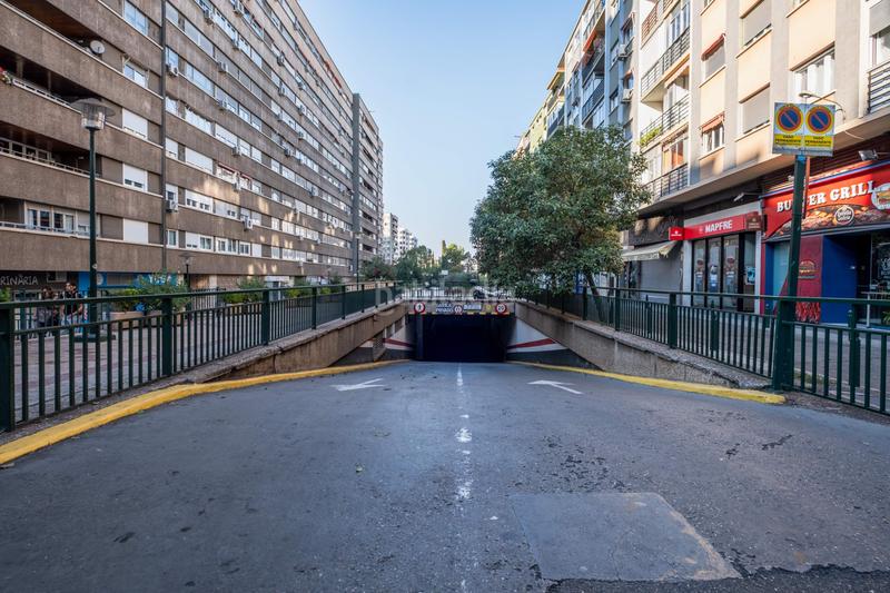 Foto c7333f1b-4ec5-4ec3-a964-a12911aa1dd9. Parking voiture dans urbanizacion parque roma 17 dans Zaragoza