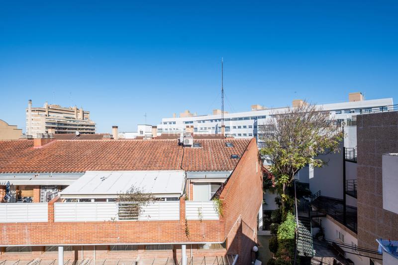 Foto 6e8439ae-592b-4bb4-8837-aa4ab214c207. Ático en calle maestro estremiana 46 luz, calma y una terraza espectacular en Ruiseñores en Zaragoza