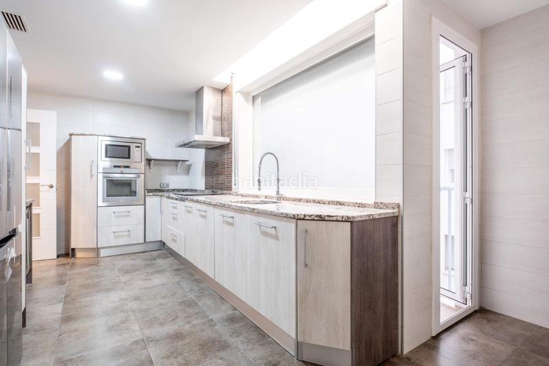 Foto 5525a7d5-5865-45b1-8054-db0a50fcb9b9. Alquiler piso en plaza aragon 1 oportunidad única en plaza aragón 5 habitaciones mas garaje. en Zaragoza