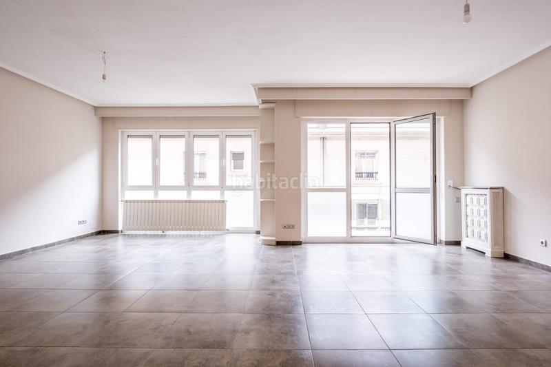 Foto 10bdc8b2-928e-4a7c-b218-fcdd0638a569. Rent flat in plaza aragon 1 in Paseo Independencia Zaragoza