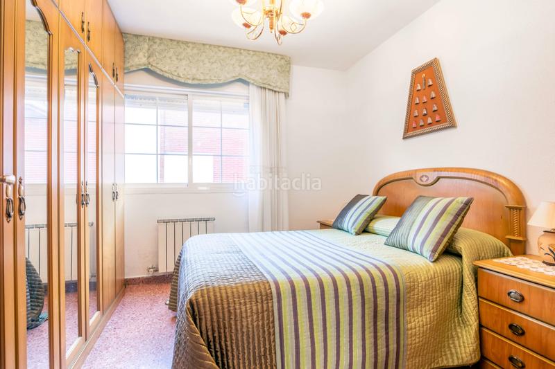 Foto e402a122-4d14-4d1c-854b-f169f4a4d158. Maison jumelée dans calle gaspar torrente 81 dans Santa Isabel Zaragoza