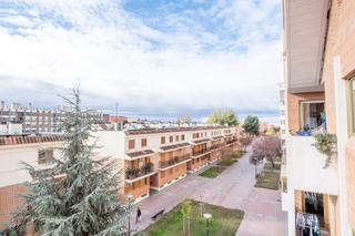 Appartement  Cortazar, julio 4. Piso de 4 dormitorios con garaje y trastero. actur