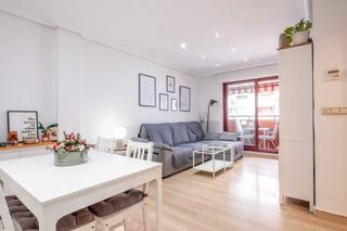 Miete Etagenwohnung in Calle de juan pablo ii 5. Piso en alquiler con garaje y trastero  5 planta con terraza