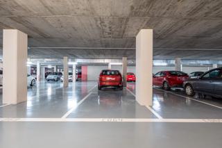 Miete Autoparkplatz in Calle  ángela lópez jiménez 7. Se alquila plaza de garaje junto al edificio seminario