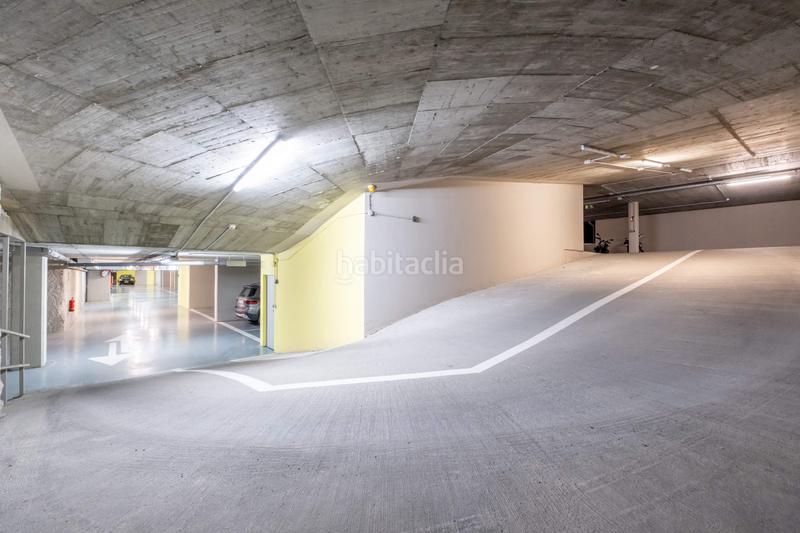 Foto 1103b036-1c40-40a5-95e1-0f291fd9b86c. Alquiler parking coche en calle calle de ángela lópez jiménez se alquila garaje junto al edificio seminario en Zaragoza