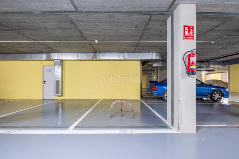 Foto b0cc5a2d-7135-4a8a-afff-d0f1fdf81f90. Alquiler parking coche en calle calle de ángela lópez jiménez se alquila garaje junto al edificio seminario en Zaragoza