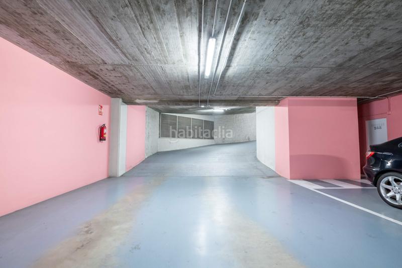 Foto b676f8fa-f3f2-4e33-bee6-38dbb8f3818b. Alquiler parking coche en calle calle de ángela lópez jiménez se alquila garaje junto al edificio seminario en Zaragoza