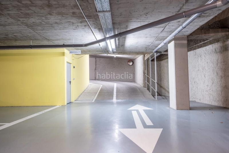 Foto e7dee0f1-21b9-400c-8191-f4d75228d4ee. Alquiler parking coche en calle calle de ángela lópez jiménez se alquila garaje junto al edificio seminario en Zaragoza