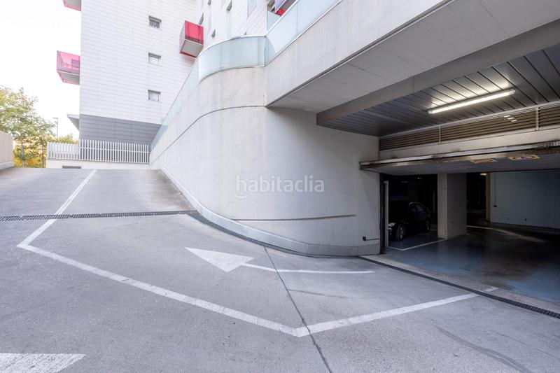 Foto fd092dd7-0de0-45c0-9558-36ea3b33f8eb. Alquiler parking coche en calle calle de ángela lópez jiménez se alquila garaje junto al edificio seminario en Zaragoza