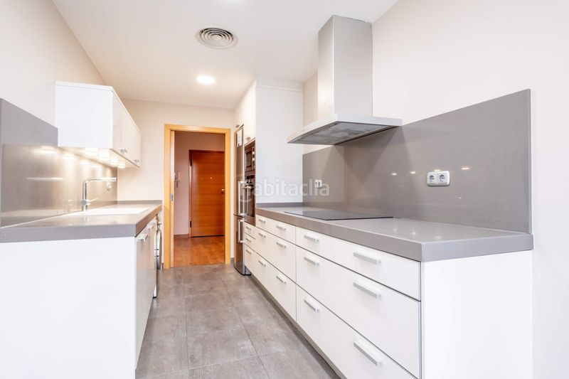 Foto d20c2015-6665-48f3-ade7-8d499e7fb4d9. Pis amb calefacció aparcament a Alfonso Zaragoza