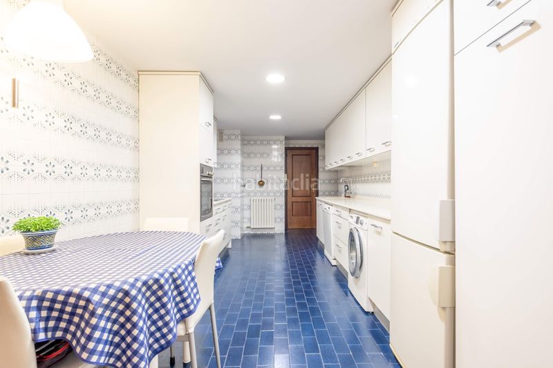 Foto 950ab506-78b6-4b29-953d-3e8c9cc53b96. Pis a urbanizacion residencial paraíso 7 a Paseo Sagasta Zaragoza