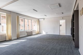 Rent Office space in Avenida avenida valencia 28. Oficina luminosa de 105 m2 con trasteros en avenida valencia 28
