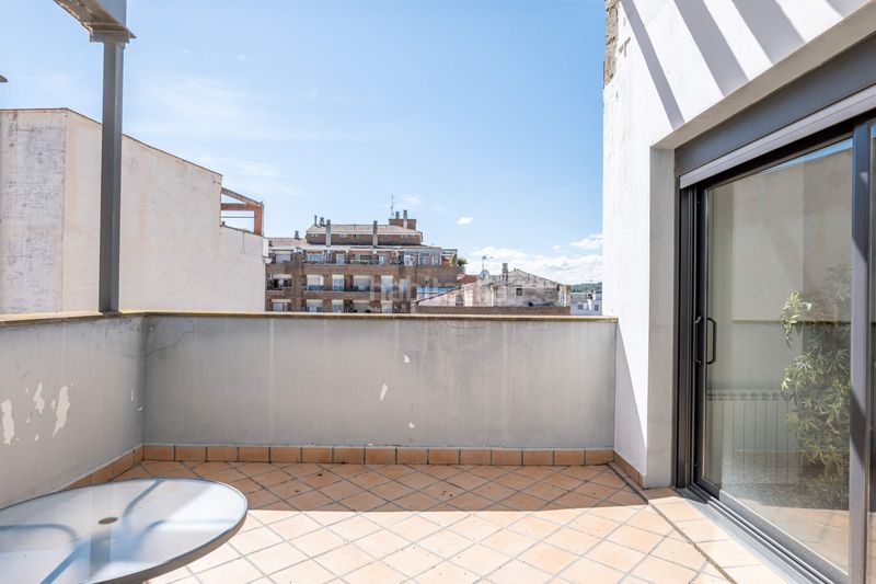 Foto 23d23bad-3852-4517-bd15-784e0d4511b8. Edificio in Barbastro