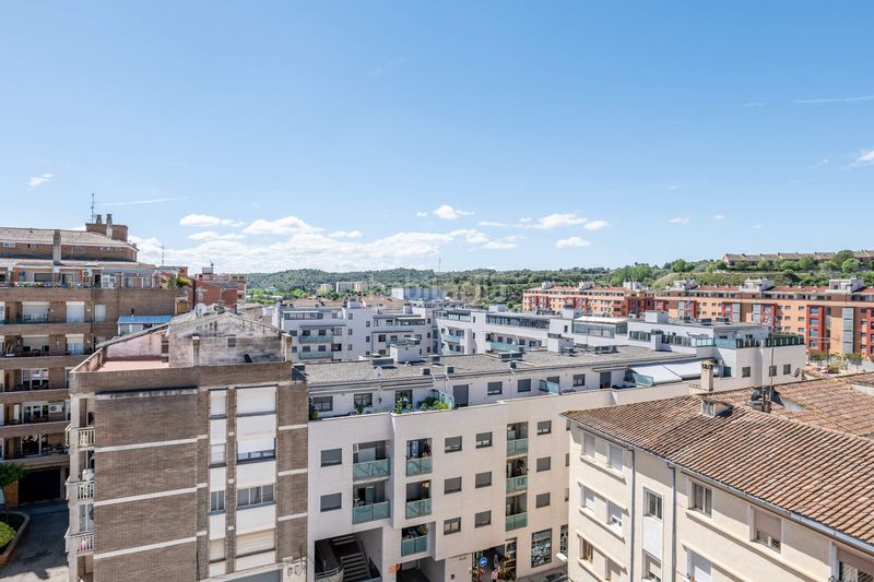 Foto 7ac5c7d4-81af-499d-a32d-27cd3b049c1f. Edificio in Barbastro