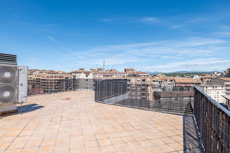 Foto f91ebe55-3b4e-457d-bba9-fec4a80a9df7. Edificio in Barbastro
