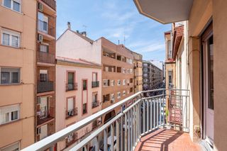 Pis  Calle canovas, antonio 12. Oportunidad en el corazón de zaragoza! piso luminoso para diseña