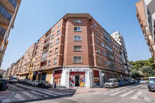 Pis a Calle san antonio abad 73. Piso luminoso con trastero y opcional plaza de garaje en finca