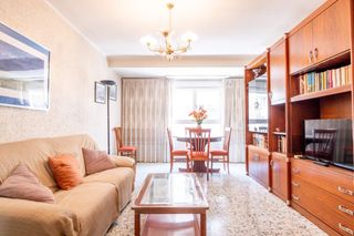 Pis a Calle san antonio abad 73. Piso luminoso con trastero y opcional plaza de garaje en finca