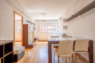 Apartament  Calle calle de sobrarbe 20. Apartamento luminoso y tranquilo junto al paseo de la ribera