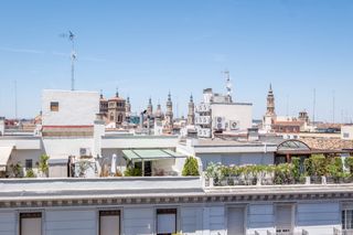 Flat in Calle calle espartero 1. Piso en venta junto a plaza san miguel con espectaculares vistas