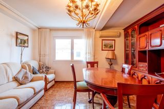 Flat in Calle cabre aguilo, juan 10. Piso luminoso en el picarral