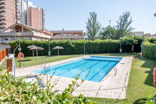 Chalet  Calle calle de arzobispo casimiro morcillo 31. Adosado en venta en ruiseñores, urbanización las adelfas