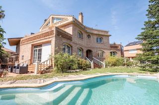 Maison  Avenida avenida ilustración 31. Exclusivo chalet en montecanal con piscina privada y ascensor