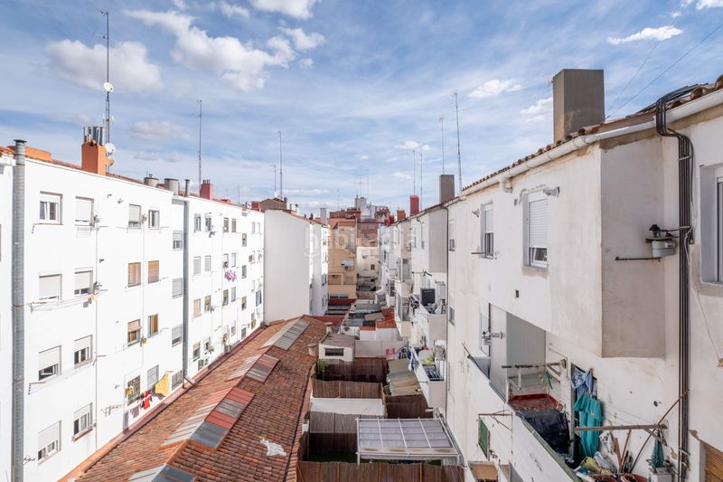 Foto bf3f66fd-c988-44c8-b5ee-640ab1b0b87c. Edificio in La Granja Zaragoza
