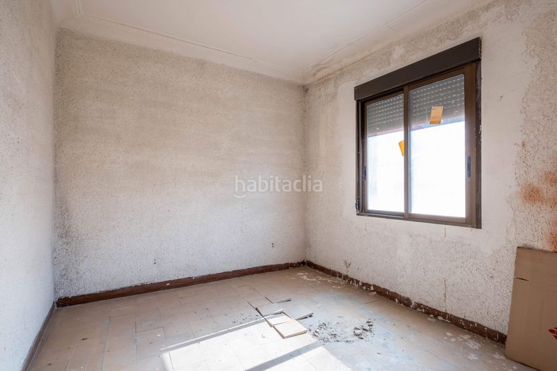 Foto f4303b0e-cb52-49fa-8241-27f7721bcc60. Edificio in La Granja Zaragoza
