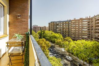 Flat  Calle santa joaquina de vedruna 46. Piso en el centro para actualizar. amplitud y luminosidad