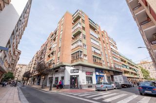 Pis  Calle la salina 1. Luz natural, espacio y ubicación estratégica a un paso del ebro