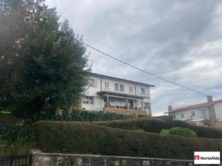Casa aparellada a Sondika. Chalet bifamiliar en la olasondika