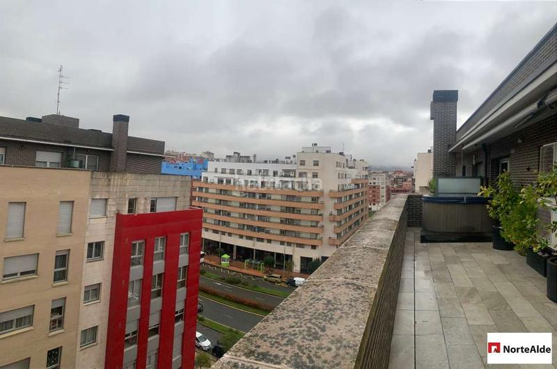 Foto 233a1eb6-e7db-4c62-969f-e9fe28dfbb44. Attico con riscaldamento parcheggio in Lasesarre Barakaldo